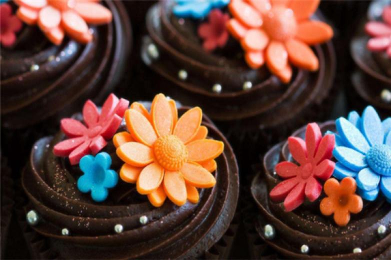 红丝绒纸杯蛋糕